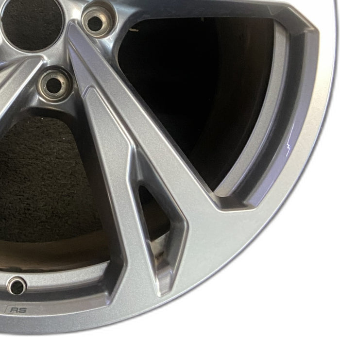 20" E-TRON GT 22-24 20x11 silver Original OEM Wheel Rim - Close-Up Detail