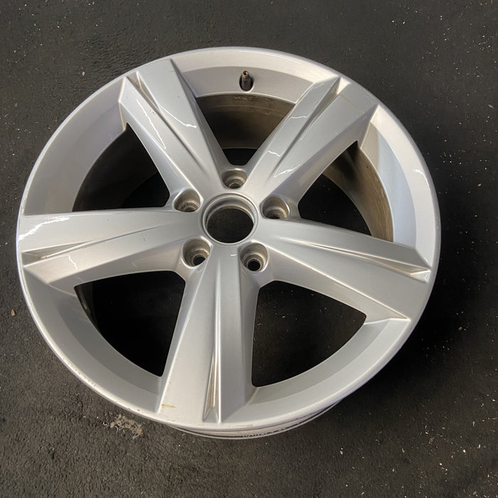 17" PASSAT 12-15 17x7 , 5 spoke Original OEM Wheel Rim - Close-Up Detail