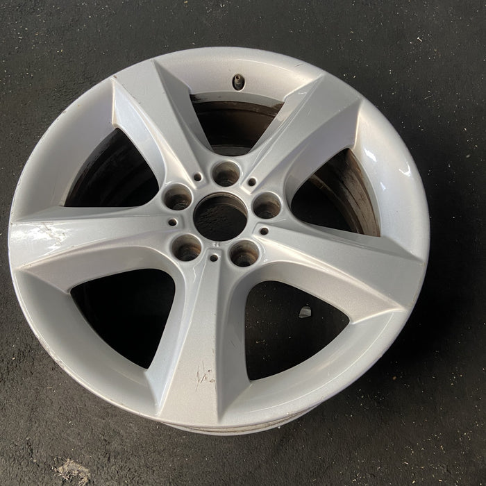 18" BMW X5 07-13 18x8.5 , 5 spoke, flat spoke Original OEM Wheel Rim - Close-Up Detail