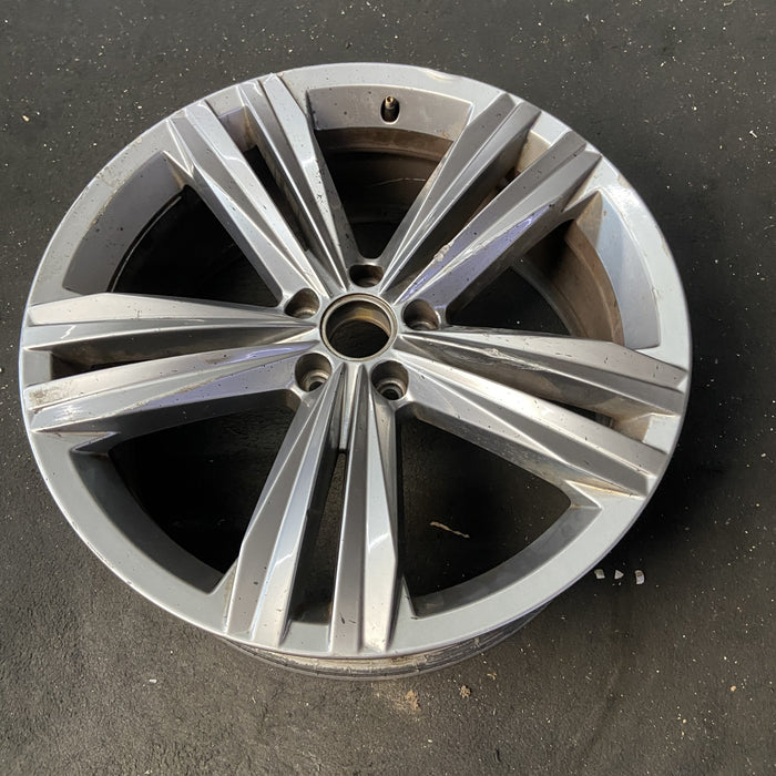 20" ATLAS 18-20 20x8 , , double spoke Original OEM Wheel Rim - Close-Up Detail