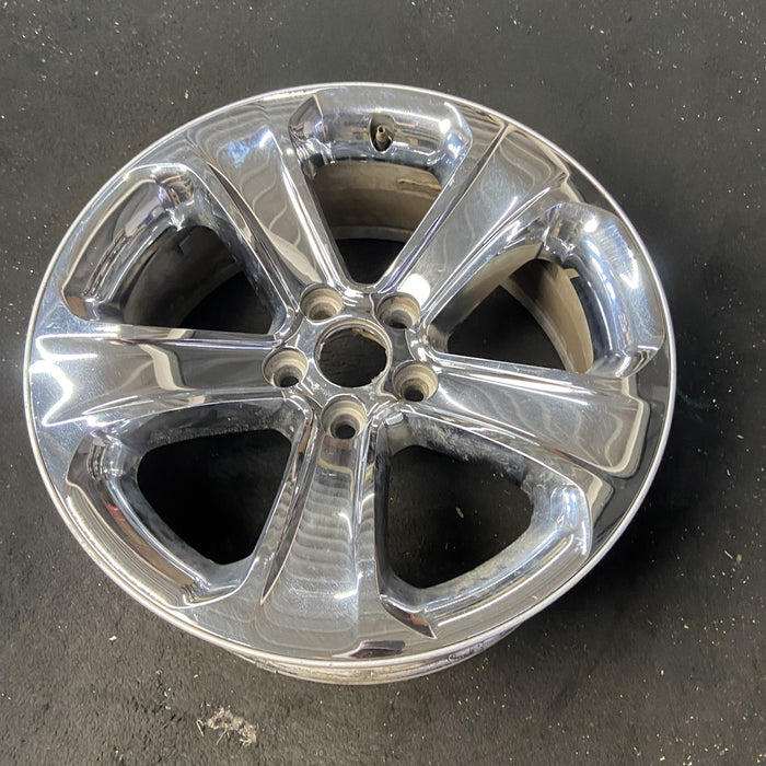 18" CHARGER 11-13 18x7.5, 5 spoke, chrome clad Original OEM Wheel Rim - Close-Up Detail