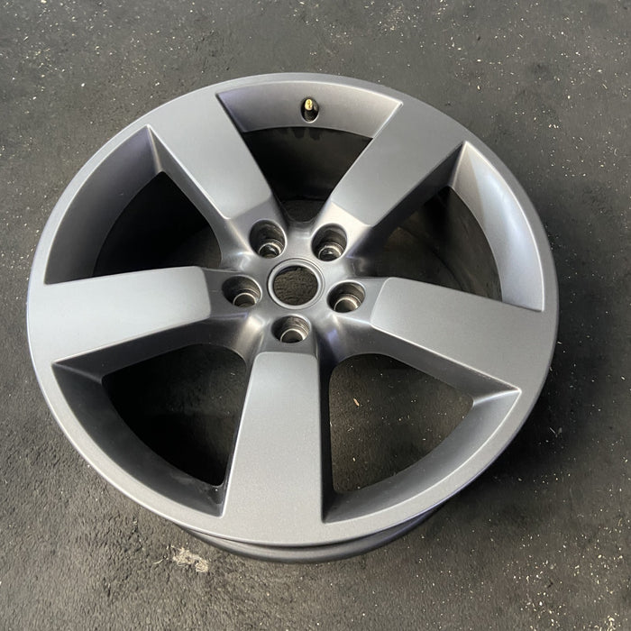 20" DEFENDER 20-25 20x8.5, 5 spoke, straight spoke, gray Original OEM Wheel Rim - Close-Up Detail