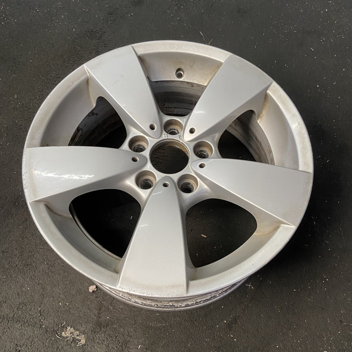 17" BMW 525i 06-07 17x7.5 , 5 spoke, Xi , small hole in spokes Original OEM - Close-Up Detail