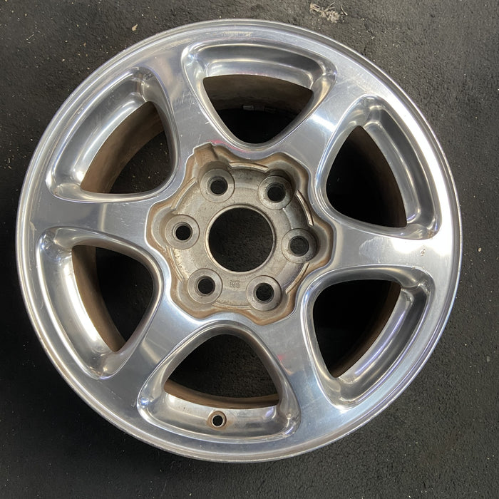 17" SIERRA 1500 PICKUP 01 17x7.5 , fully polished Original OEM Wheel Rim - Angle View