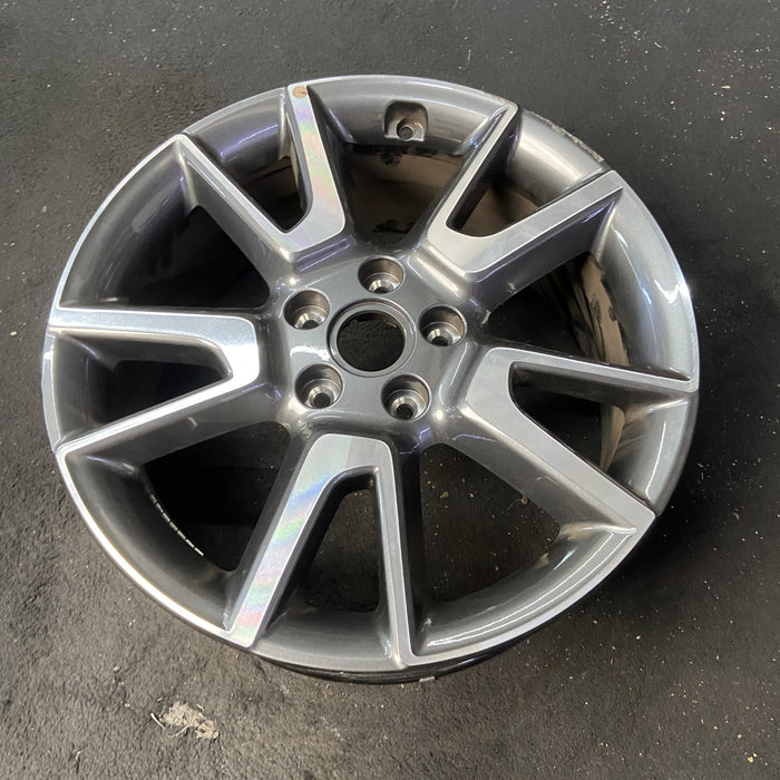 18" SOUL 20-22 gasoline model, 18x7.5 , 5 V spoke Original OEM Wheel Rim - Close-Up Detail
