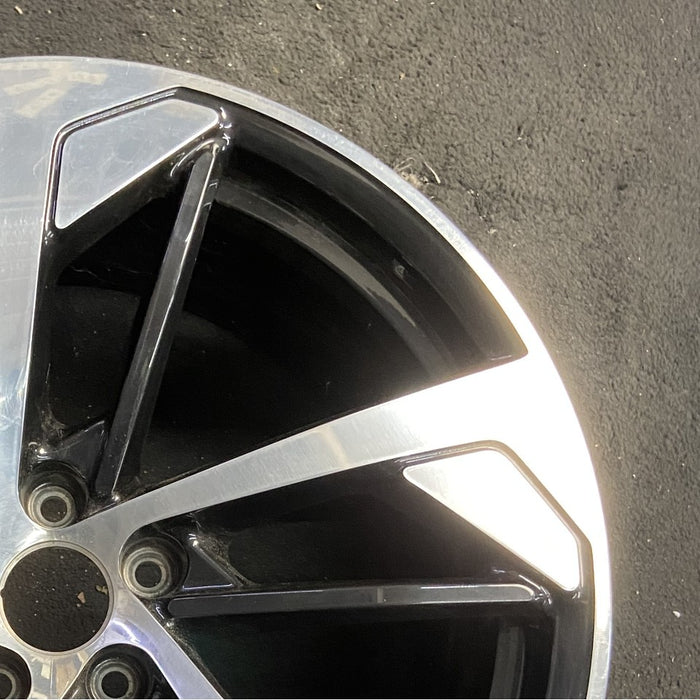 20" AUDI RS5 18 20x9 alloy 5 spoke slotted spoke w/o inlay Original OEM Wheel - Close-Up Detail