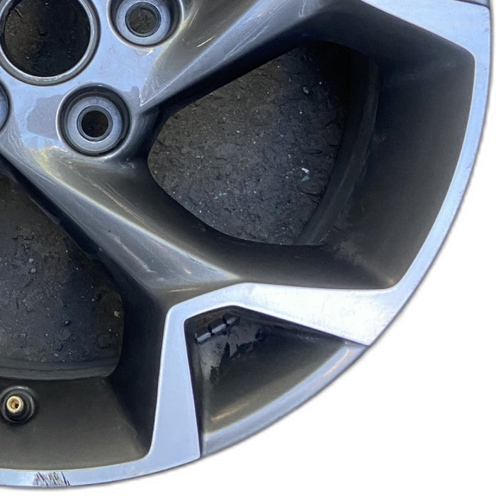17" TRAX 24-25 17x7.5 gray opt Q7D Original OEM Wheel Rim - Close-Up Detail