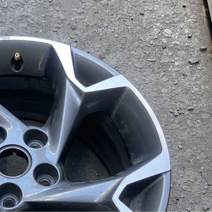 17" TRAX 24-25 17x7.5 gray opt Q7D Original OEM Wheel Rim - Close-Up Detail