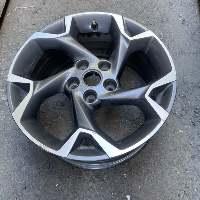 17" TRAX 24-25 17x7.5, gray Original OEM Wheel Rim - Close-Up Detail
