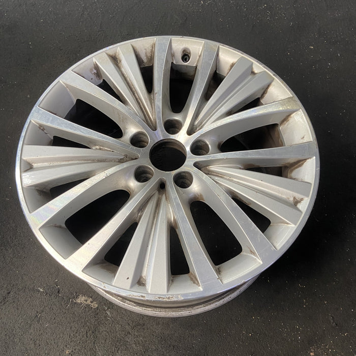 19" BMW X5 14-17 19x9 , 15 spoke, middle grooved spoke, w/polished Original OEM - Close-Up Detail