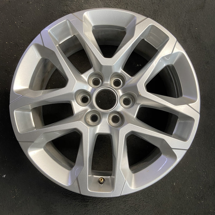 18" TRAVERSE 18-19 18x7.5, opt RT1 Original OEM Wheel Rim - Angle View