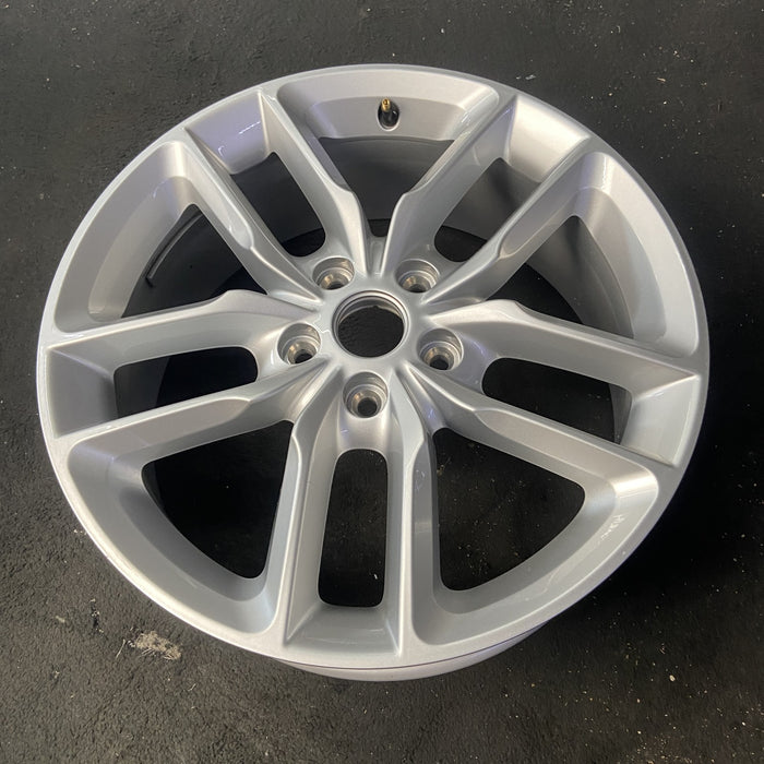 20" DURANGO 21 20x8, , double spoke, silver Original OEM Wheel Rim - Close-Up Detail