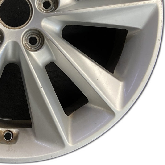 17" SORENTO 19-20 17x7 alloy Original OEM Wheel Rim - Close-Up Detail
