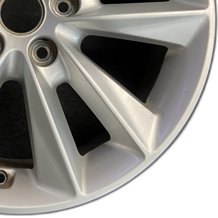 17" SORENTO 19-20 17x7 alloy Original OEM Wheel Rim - Close-Up Detail