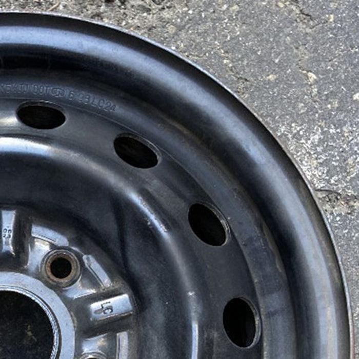14" CAMRY 00 14x5.5 Original OEM Wheel Rim - Close-Up Detail