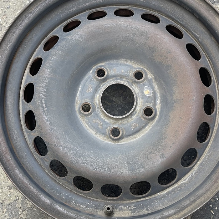 15" PASSAT 01 from VIN 050000, 15x7, steel Original OEM Wheel Rim - Angle View