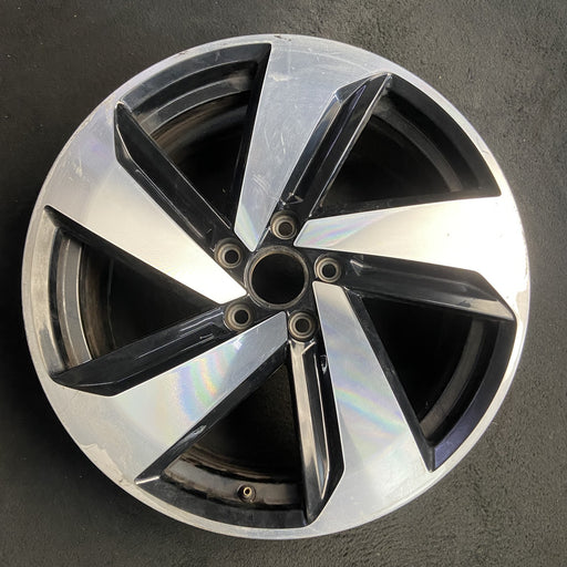 18" GOLF GTI 19-20 18x7.5 , , silver black, lug surround Original OEM Wheel Rim - Additional View