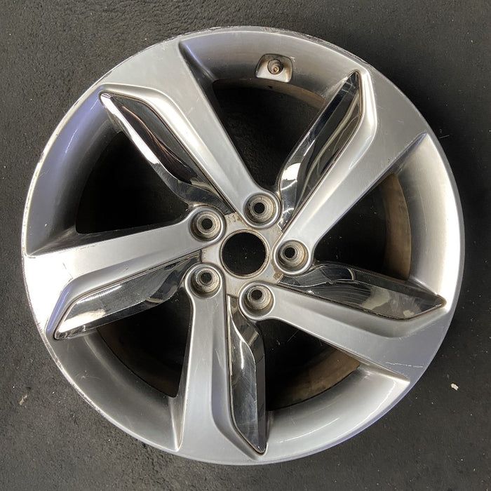 18" VELOSTER 13 18x7.5 w/o body color accents; w/chrome inserts turbo Original OEM Wheel Rim