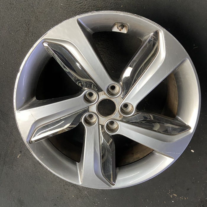 18" VELOSTER 13 18x7.5 w/o body color accents; w/chrome inserts turbo Original OEM Wheel Rim