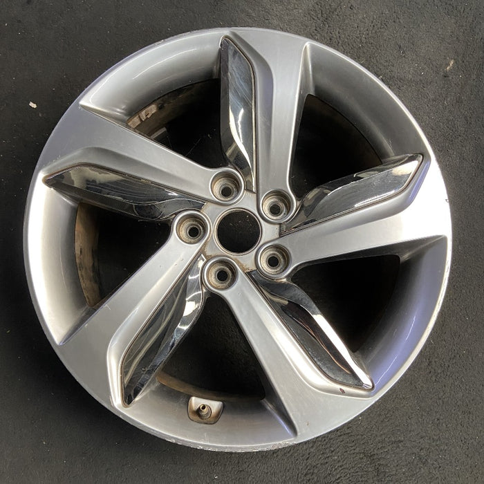 18" VELOSTER 13 18x7.5 w/o body color accents; w/chrome inserts turbo Original OEM Wheel Rim