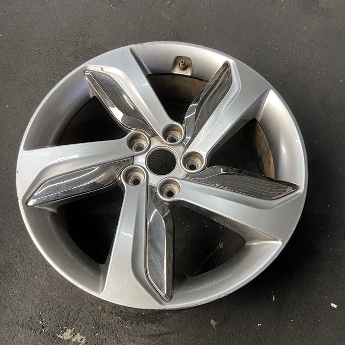 18" VELOSTER 13 18x7.5 w/o body color accents; w/chrome inserts turbo Original OEM Wheel Rim