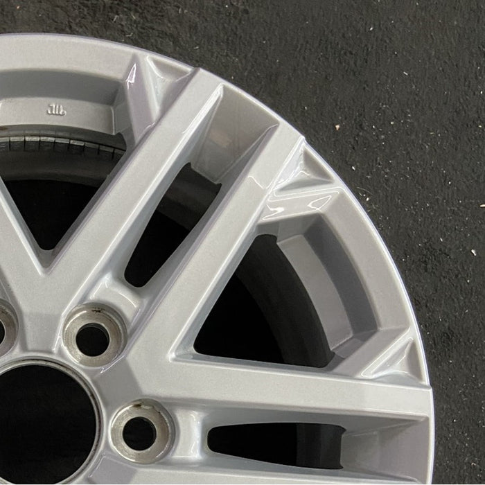 18" SEQUOIA 23-24 18x7.5, 6 double spoke, silver Original OEM Wheel Rim - Close-Up Detail