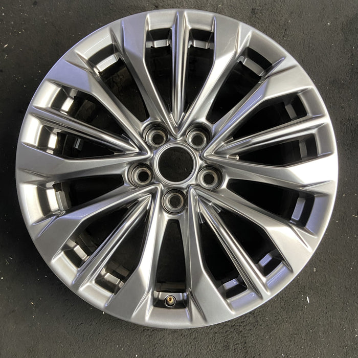 18" XT4 24 18x8, , triple spoke, silver Original OEM Wheel Rim - Additional View