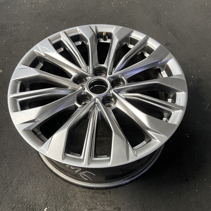 18" XT4 24 18x8, , triple spoke, silver Original OEM Wheel Rim - View 8