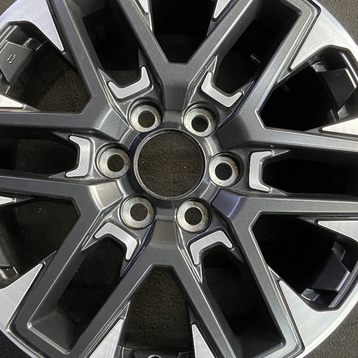 20" SEQUOIA 23-25 20x8, open spoke , machined face with black pockets Original - Angle View