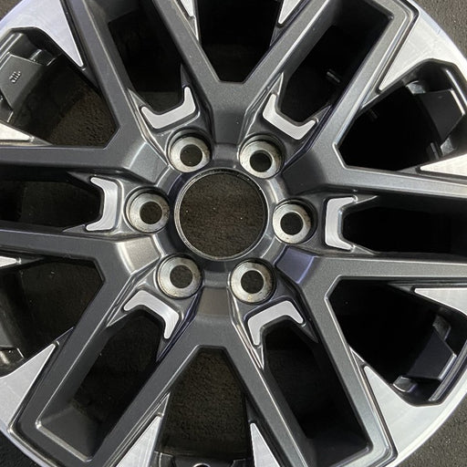 20" SEQUOIA 23-25 20x8, open spoke , machined face with black pockets Original - Angle View