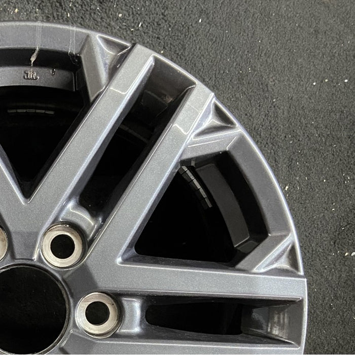 18" SEQUOIA 23-24 18x7.5, 6 double spoke, silver Original OEM Wheel Rim - Close-Up Detail