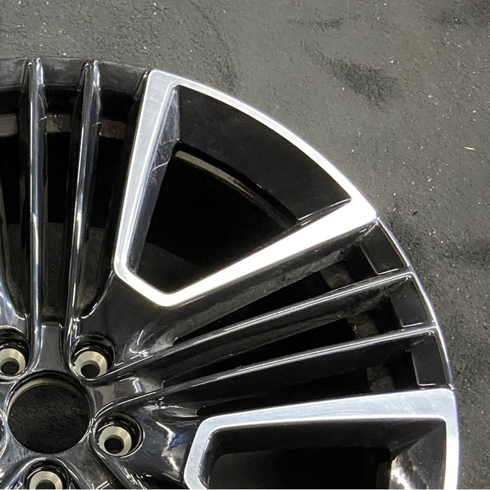 21" XC40 19-21 21x8 Original OEM Wheel Rim - Close-Up Detail