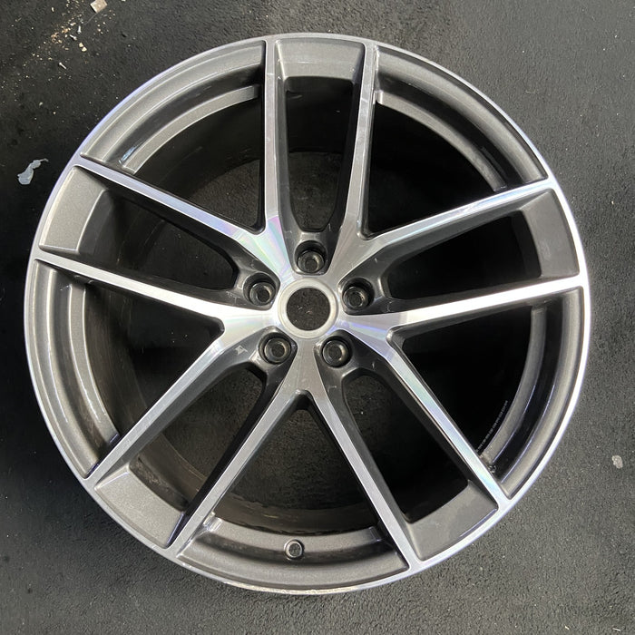 20" PORSCHE MACAN 22-26 20x10, , V spoke, silver dark gray pockets Original OEM - Additional View