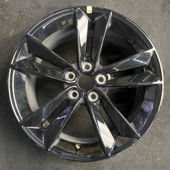 18" MUSTANG 24-26 18x8.5, Original OEM Wheel Rim - Front View