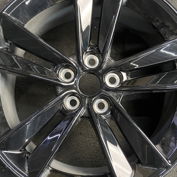 18" MUSTANG 24-26 18x8.5, Original OEM Wheel Rim - Angle View