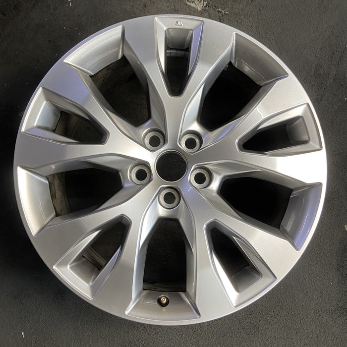 20" GRAND HIGHLANDER 24-26 20x8 , , Y spoke, silver Original OEM Wheel Rim - Additional View