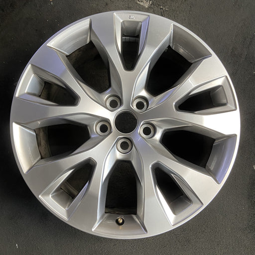 20" GRAND HIGHLANDER 24-26 20x8 , , Y spoke, silver Original OEM Wheel Rim - Additional View