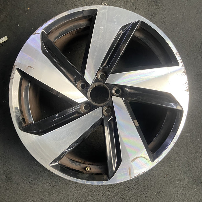 18" GOLF GTI 19-20 18x7.5 , , silver black, lug surround Original OEM Wheel Rim - Additional View