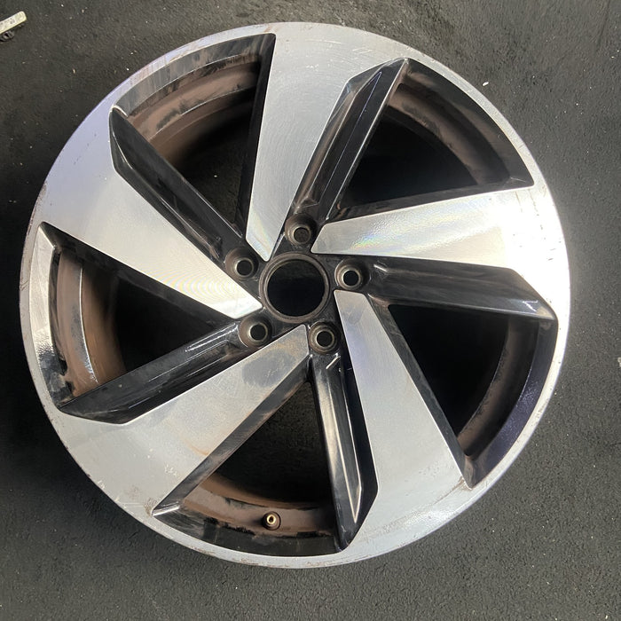 18" GOLF GTI 19-20 18x7.5 , , silver black, lug surround Original OEM Wheel Rim - Additional View