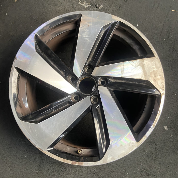 18" GOLF GTI 19-20 18x7.5 , , silver black, lug surround Original OEM Wheel Rim - Additional View