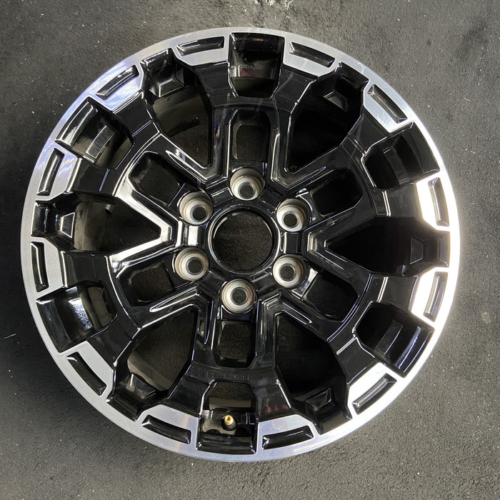 18" CANYON 26 18x8.5, machined face Original OEM Wheel Rim - Additional View