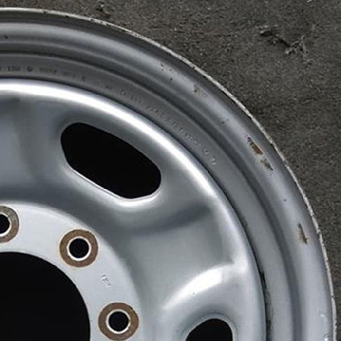 17" FORD F250SD PICKUP 10 17x7.5 , , steel, , argent, oval cut-outs Original - Close-Up Detail