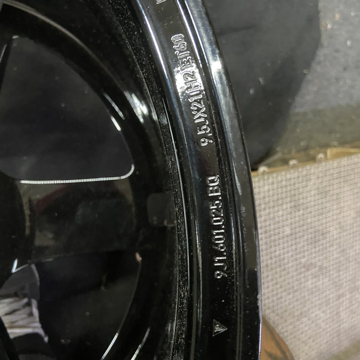 21" PORSCHE TAYCAN 25-26 21x9.5, 5 spoke, straight spoke, Original OEM Wheel - View 9