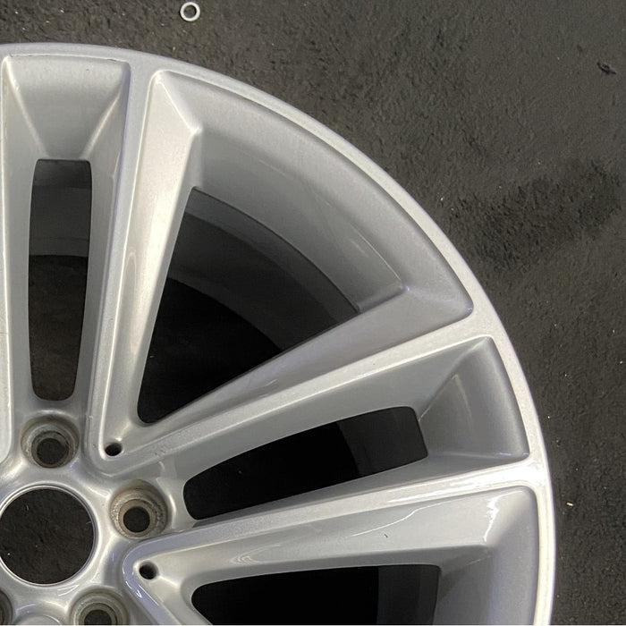 19" BMW 740i 16 19x8.5 , 5 spoke, V spoke, Original OEM Wheel Rim - MACHINED - Close-Up Detail
