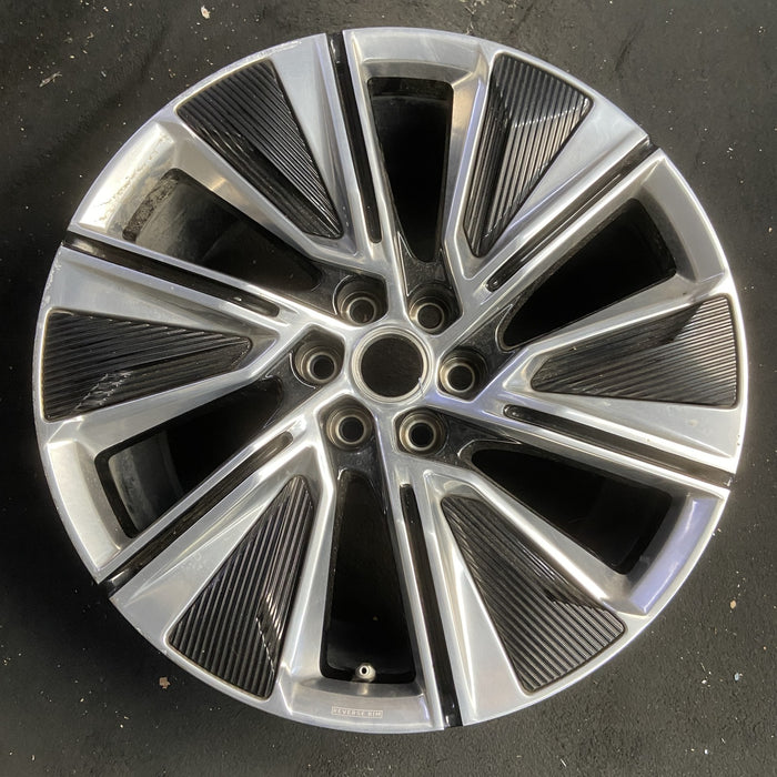22" LYRIQ 23 22x9.5 Original OEM Wheel Rim - POLISHED BLACK - Additional View
