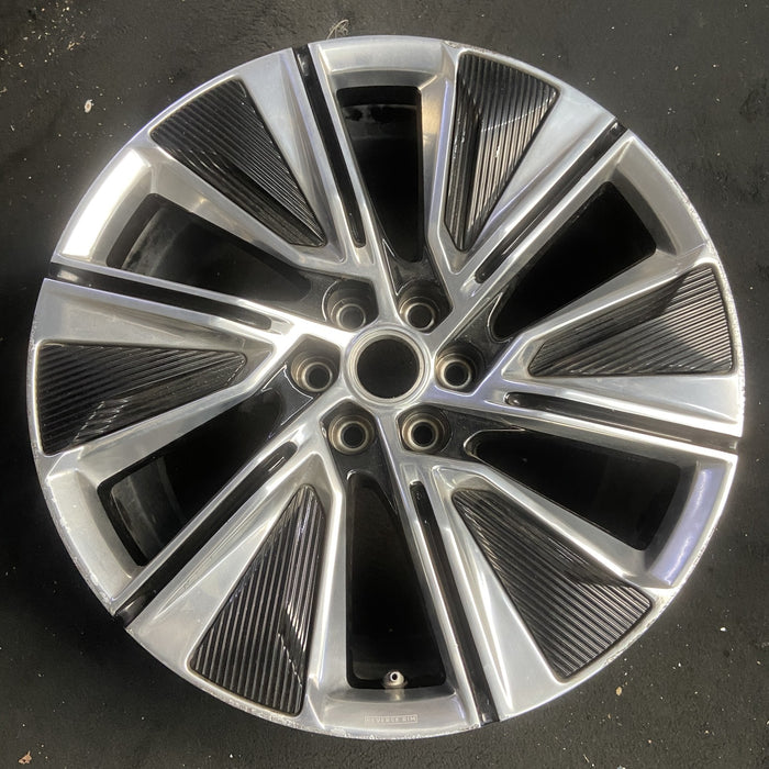 22" LYRIQ 23 22x9.5 Original OEM Wheel Rim - POLISHED BLACK - Additional View