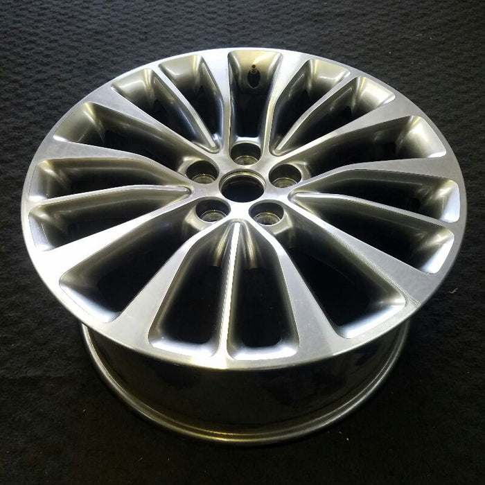 18" MKX 16-18 18x8 , 15 spoke, Original OEM Wheel Rim - Close-Up Detail