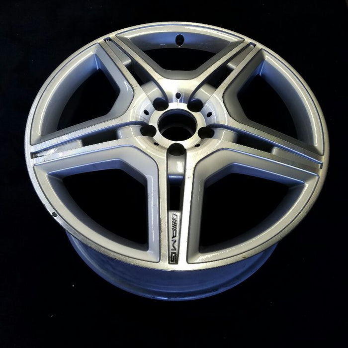 20" Mercedes-Benz R-Class Original OEM Wheel Rim - Close-Up Detail