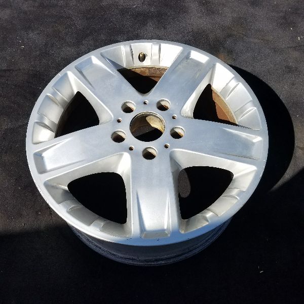 18" Mercedes-Benz GL CLASS Original OEM Wheel Rim - Close-Up Detail