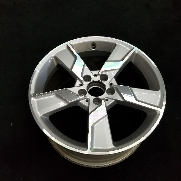 18" Mercedes-Benz E550 Original OEM Wheel Rim - Close-Up Detail